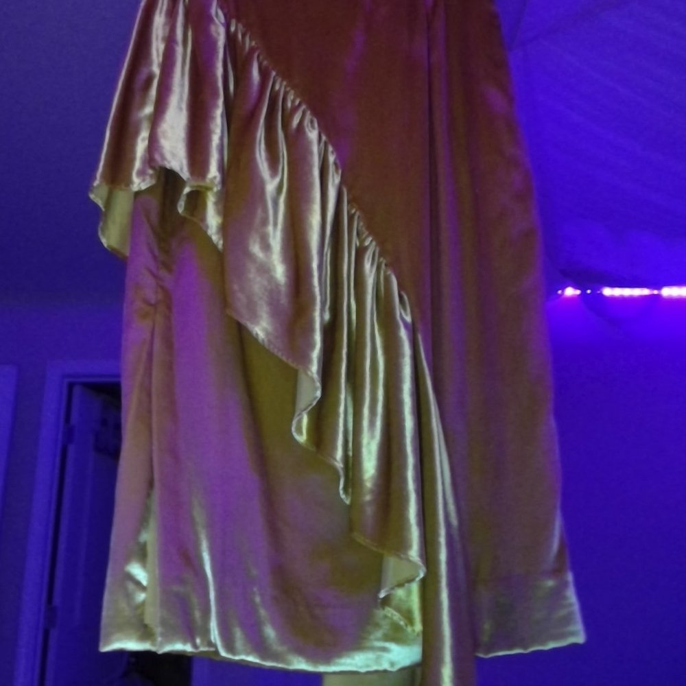 Velvet yellow skirt